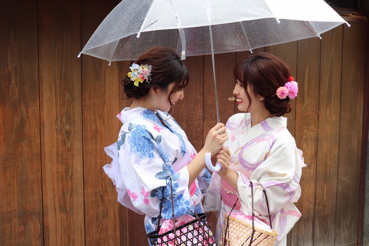 京都で雨の日に浴衣レンタル