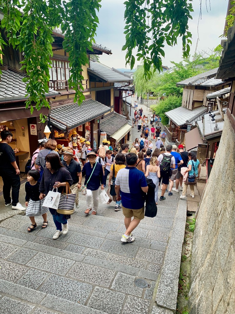 清水寺で着物レンタルをして三年坂