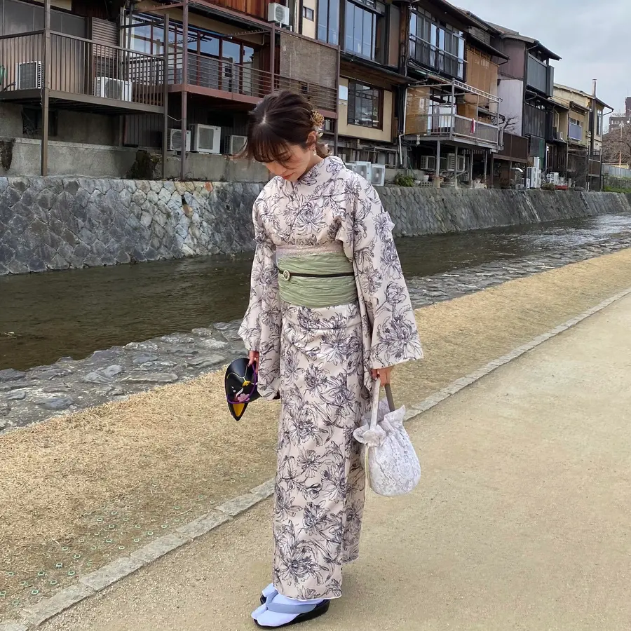 オシャレな洋服のような柄の着物がおすすめ！（パターン3）