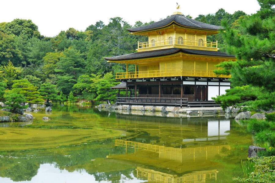 金閣寺で歴史を感じる。